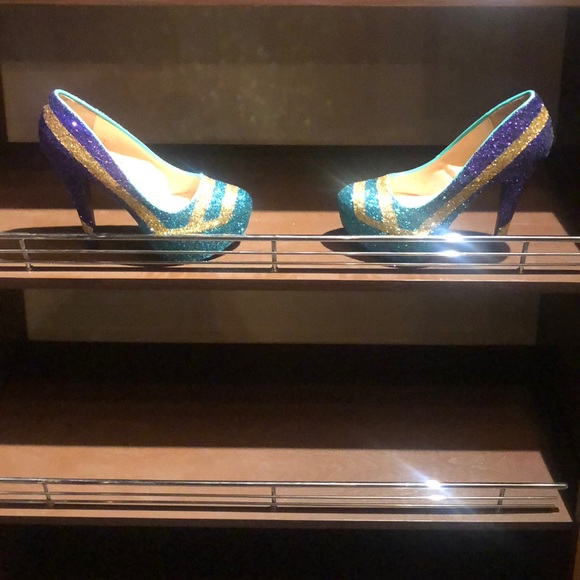 Shoes - Picture 1 of 1